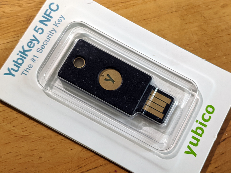 パッケージに入ったYubiKey 5 NFC